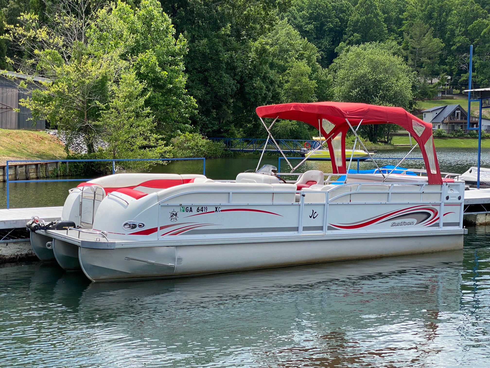 25' Classic JC TriToon Red 135hp - Boundary Waters Marina