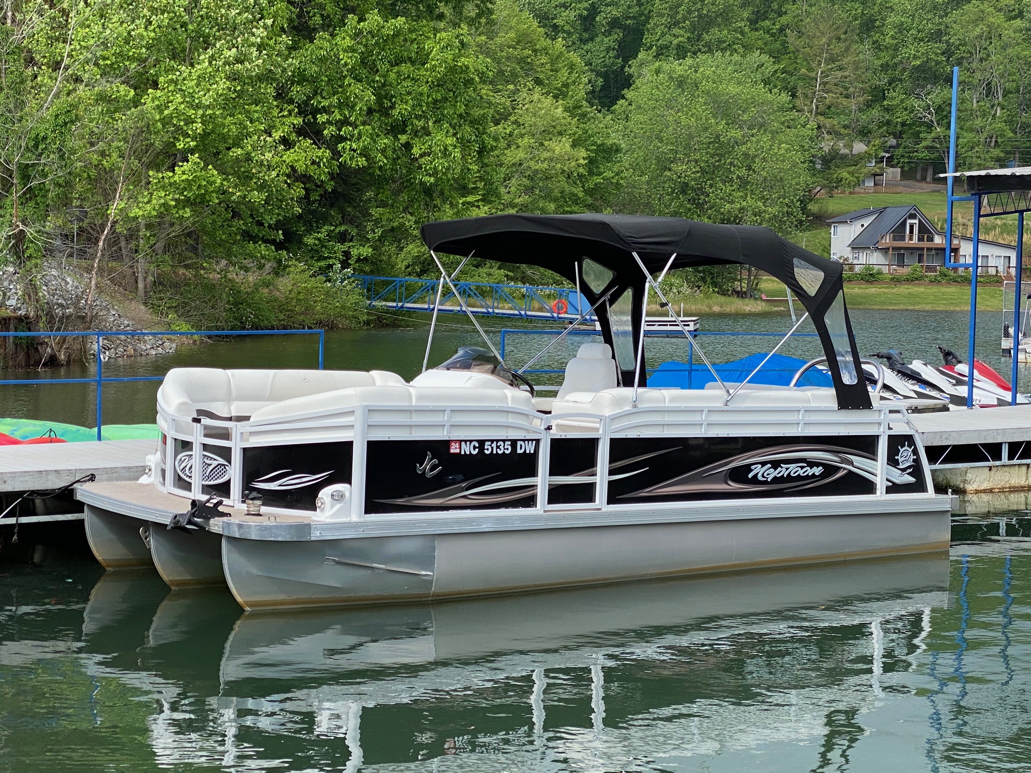 22' Classic JC TriToon Black 140hp - Boundary Waters Marina